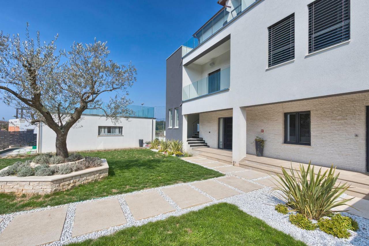 Apartments La Mer Pula Exterior photo