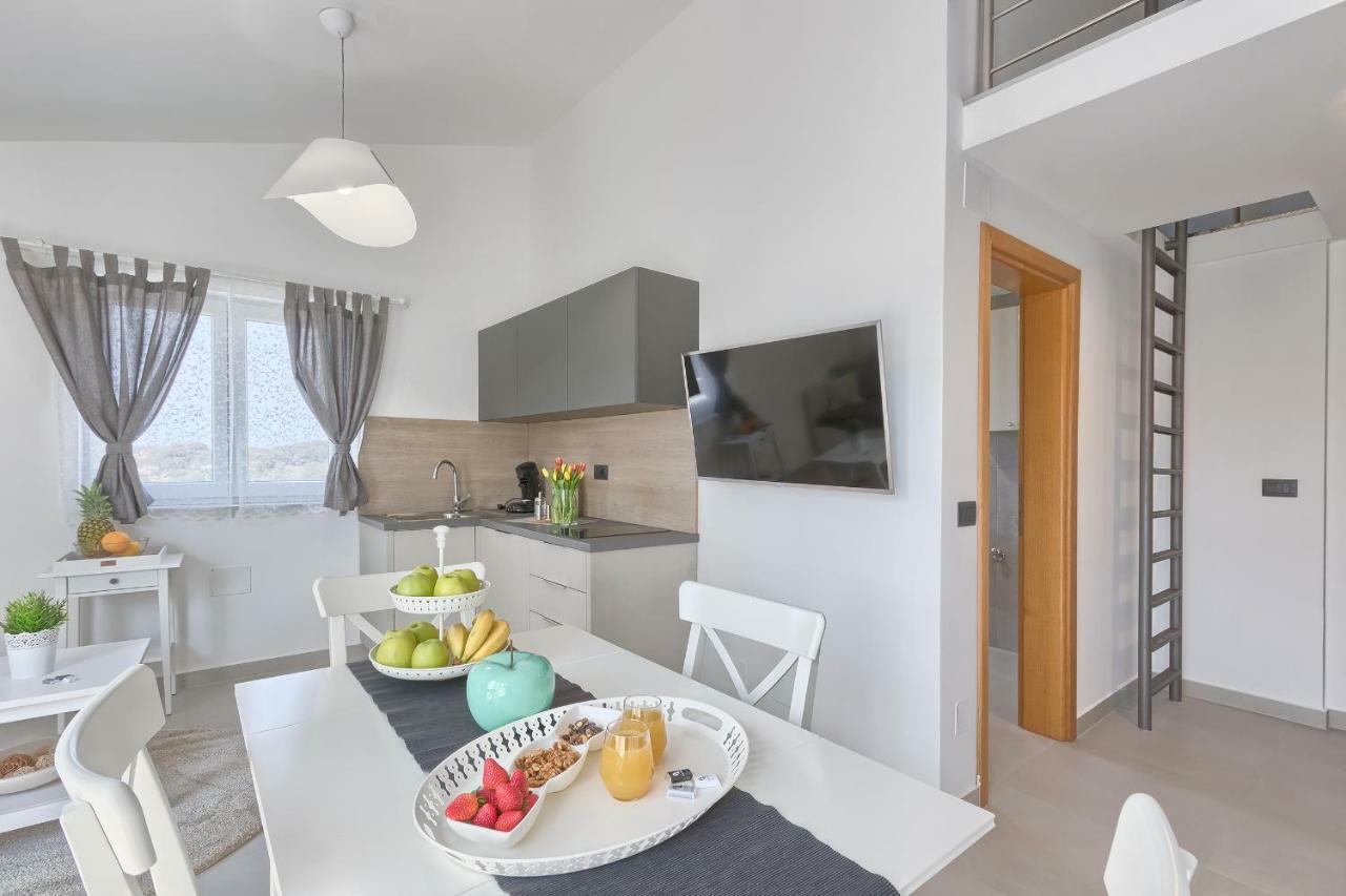 Apartments La Mer Pula Exterior photo